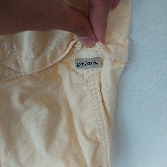 Prana Breathe Yellow Hiking Cargo Capri Pant Size Large - Picture 3 of 13